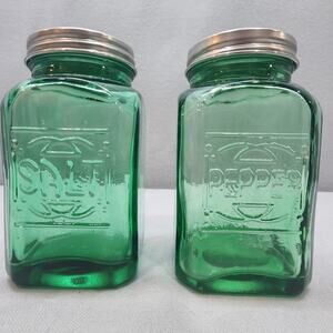 Vintage Depression Style Glass Salt and Pepper Shakers (Green)